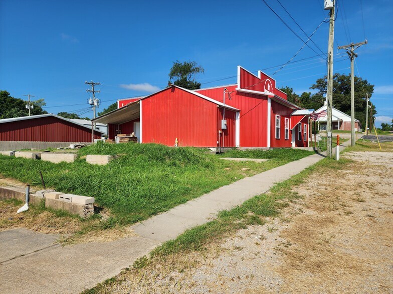 More Photos Of 122 W Richardson Ave, Puxico Restaurant For Sale