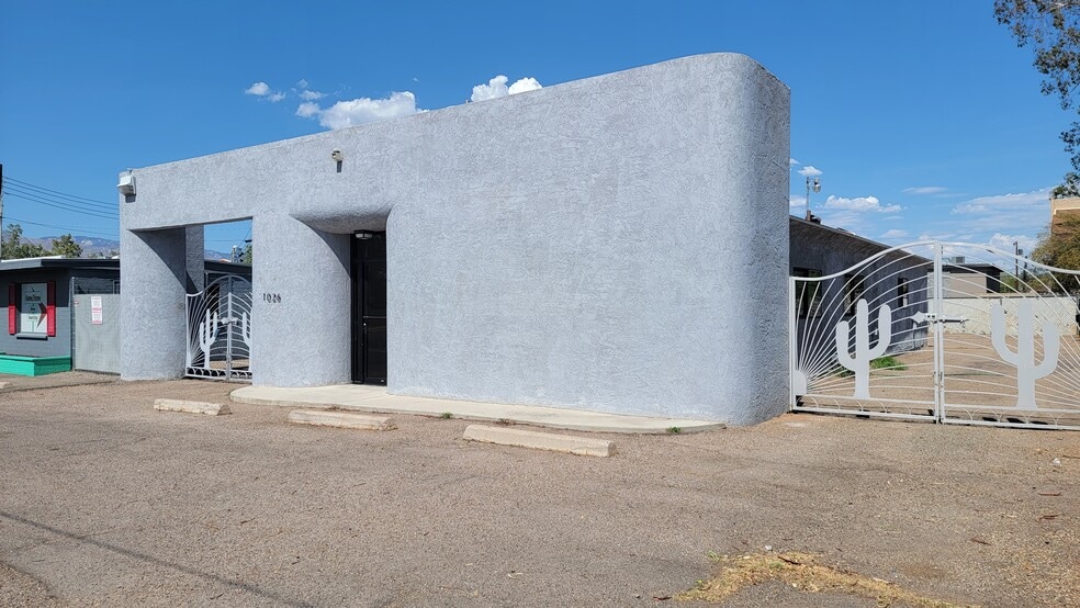 Primary Photo Of 1026 N Columbus Blvd, Tucson Light Manufacturing For Sale