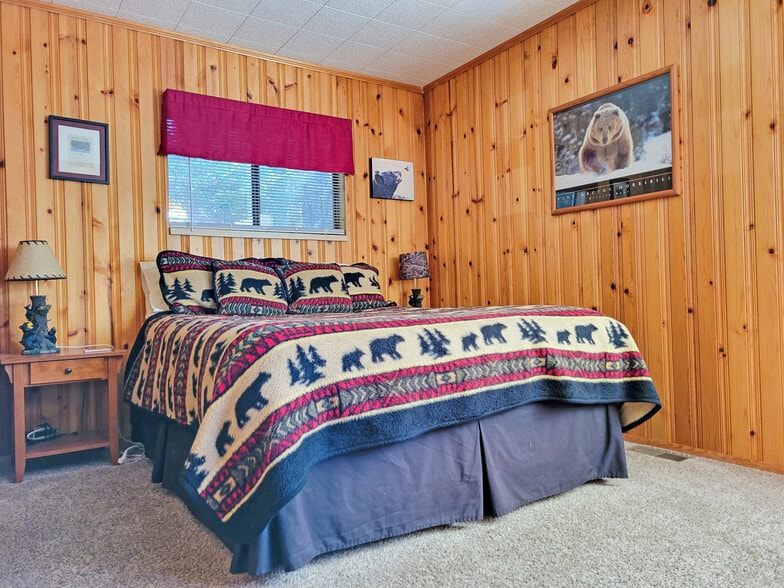 More Photos Of 225 N Geyser St, West Yellowstone Hotel For Sale