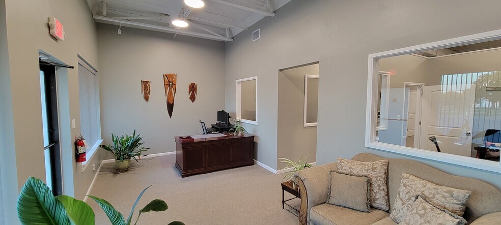 More Photos Of 202 Santa Fe Dr, Weatherford Storefront For Lease