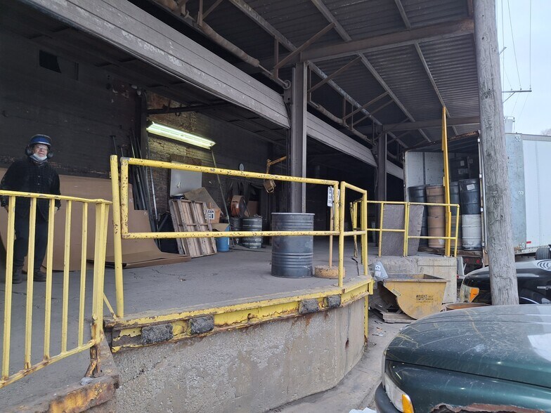 More Photos Of 610 W 81st St, Chicago Warehouse For Lease