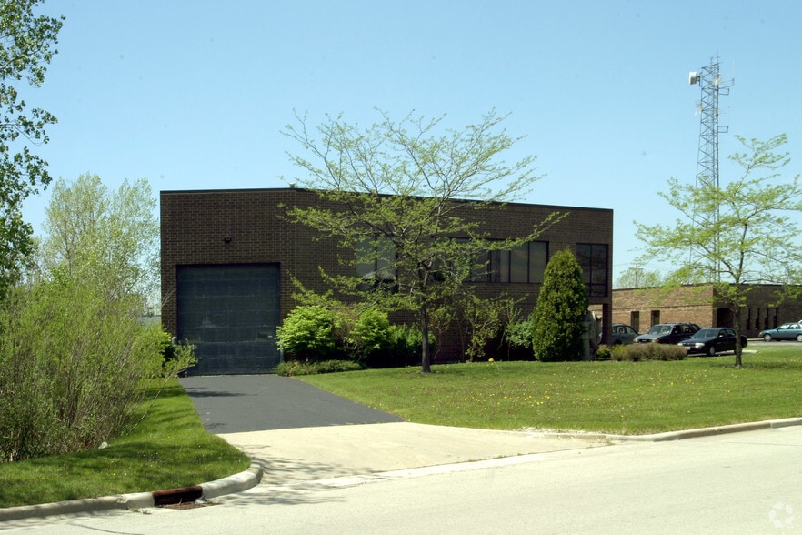Primary Photo Of 1881 Industrial Dr, Libertyville Warehouse For Lease