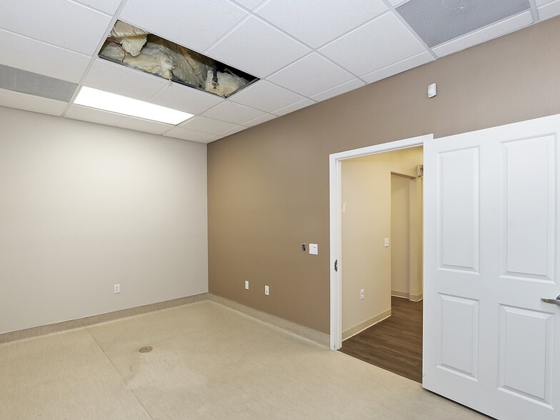 More Photos Of 35400 Bob Hope Dr, Rancho Mirage Medical For Sale