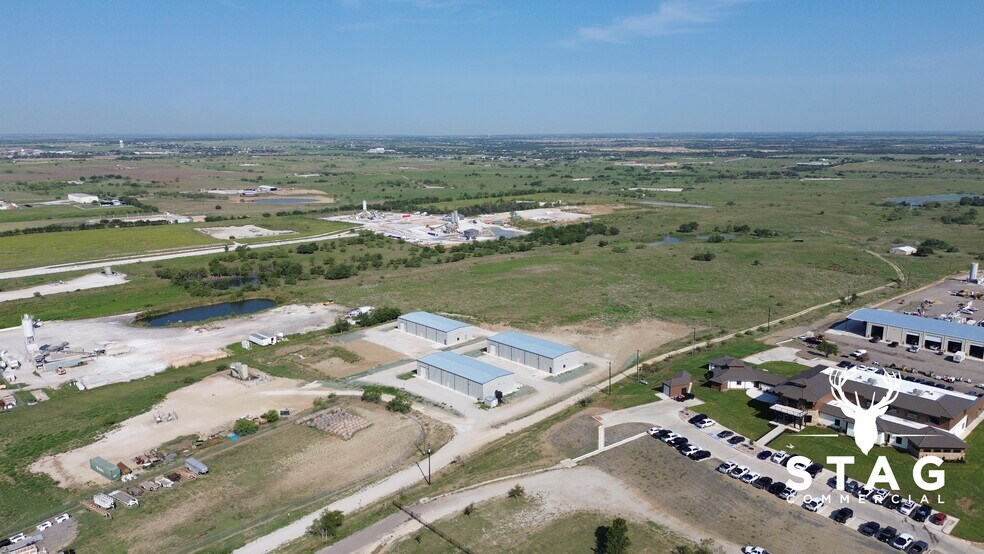 More Photos Of 7420 Fm 2449, Ponder Warehouse For Lease