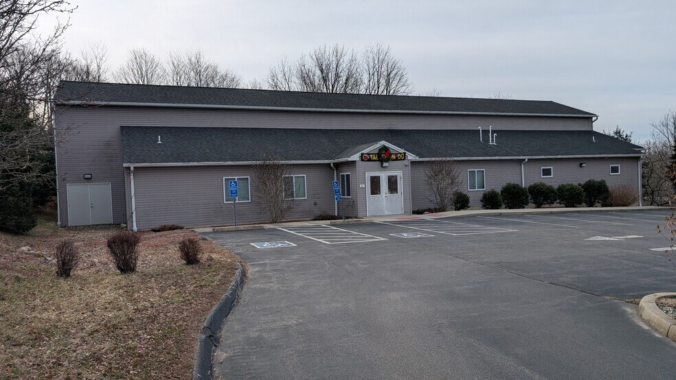 More Photos Of 50 Parum Rd, Colchester Storefront Retail Office For Sale