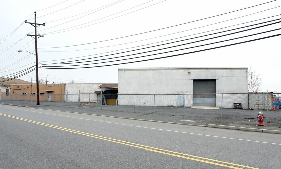 More Photos Of 435 Division St, Elizabeth Warehouse For Lease