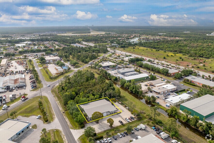 More Photos Of 5612 6th St W, Lehigh Acres Warehouse For Lease