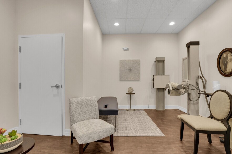 More Photos Of 1815-1823 E Commercial Blvd, Fort Lauderdale Storefront For Sale