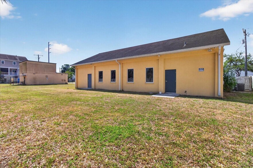 More Photos Of 2018 Grant St, Tampa Unknown For Lease