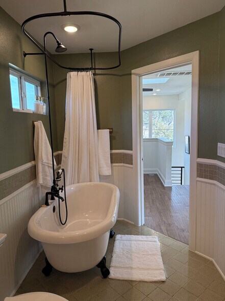 More Photos Of 11605 Fitzhugh Rd, Austin Office Residential For Sale