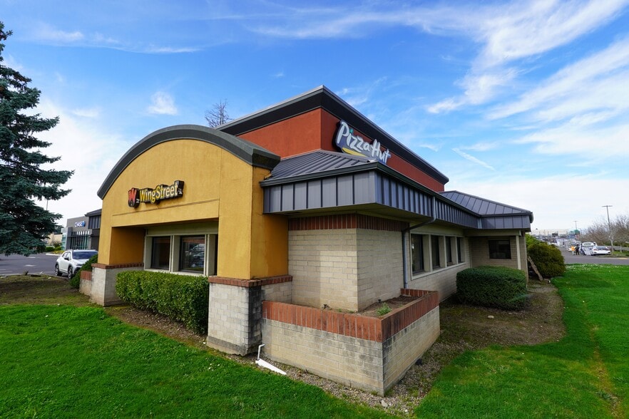 More Photos Of 3577 W 11th Ave, Eugene Restaurant For Lease