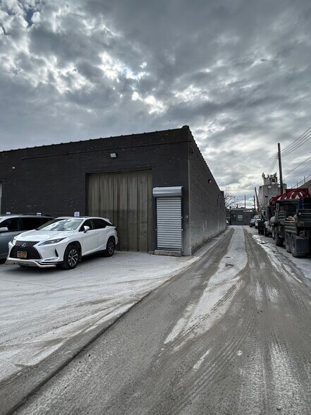 More Photos Of 180 Morgan Ave, Brooklyn Warehouse For Lease