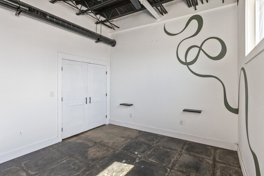 More Photos Of 46 Aston St, Asheville Light Manufacturing For Lease