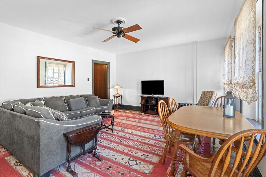 More Photos Of 23-25 Race St, Jim Thorpe Hospitality For Sale