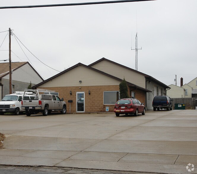 Primary Photo Of 123 N Meridian Rd, Youngstown Warehouse For Sale