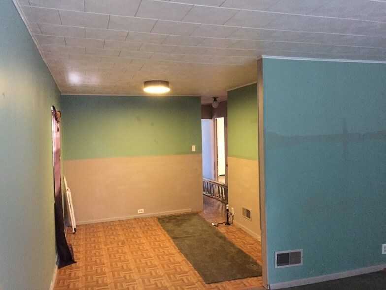 More Photos Of 131 Hobbs Ave, Joliet Apartments For Sale
