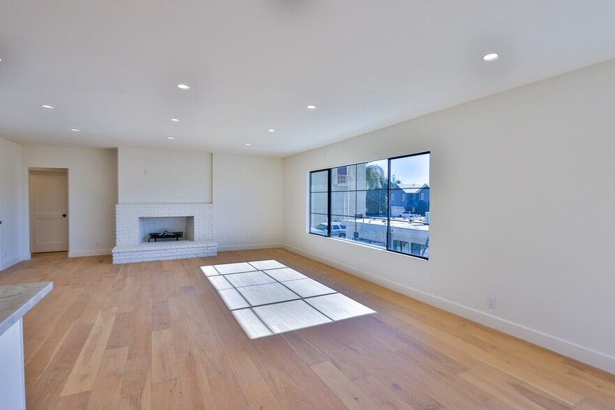 More Photos Of 22221-22227 Pacific Coast Hwy, Malibu Storefront Retail Office For Sale