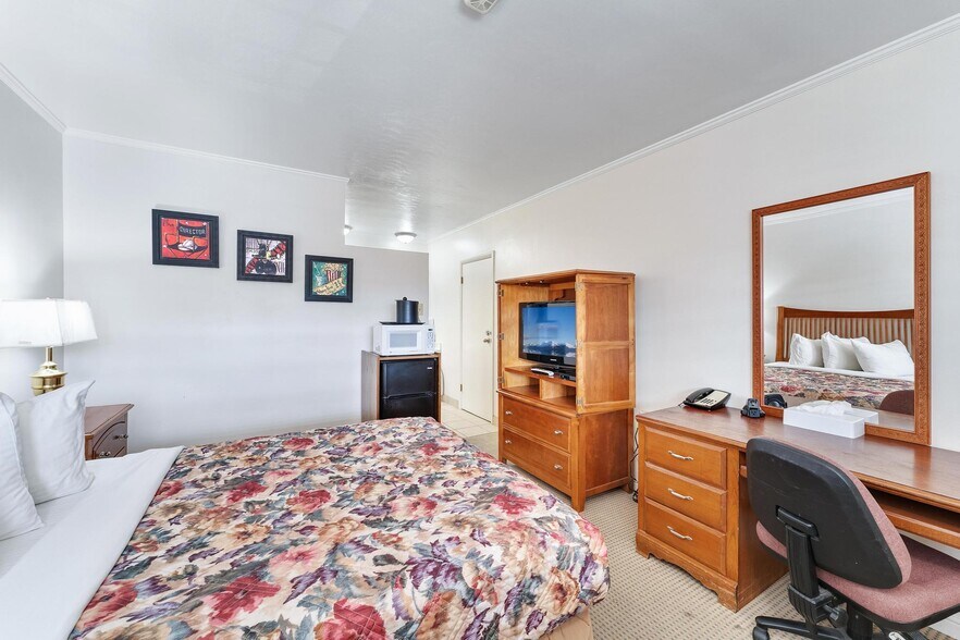 More Photos Of 423 W Main St, Vernal Hotel For Sale