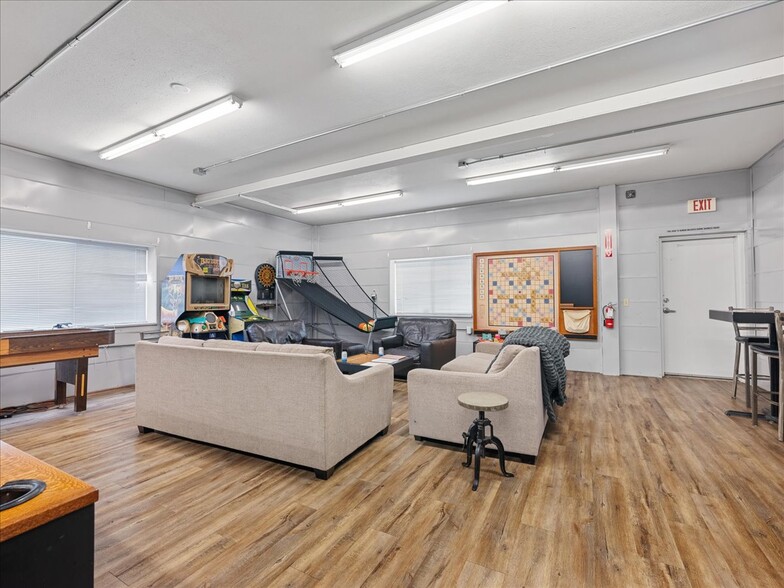 More Photos Of 2545 Aerial Way SE, Salem Warehouse For Sale