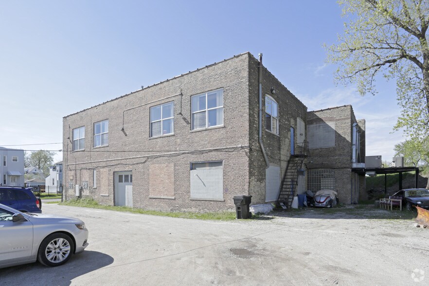 More Photos Of 1633 N Hamlin Ave, Chicago Office For Lease