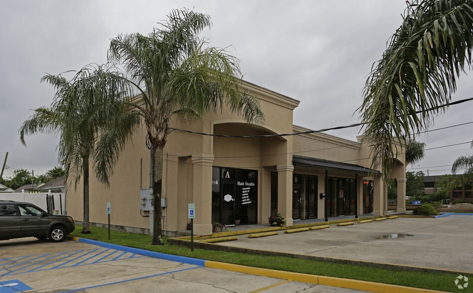 More Photos Of 6001 Woodland Hwy, New Orleans Self Storage For Lease