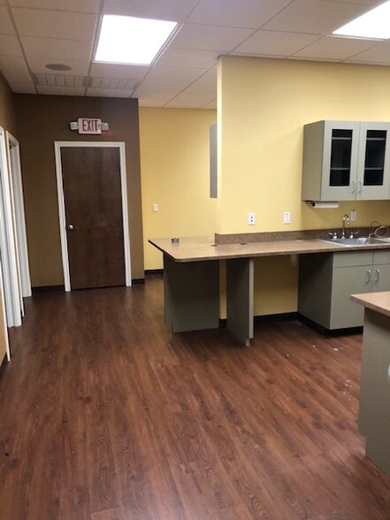 More Photos Of 203 N IH 35, Belton Freestanding For Lease