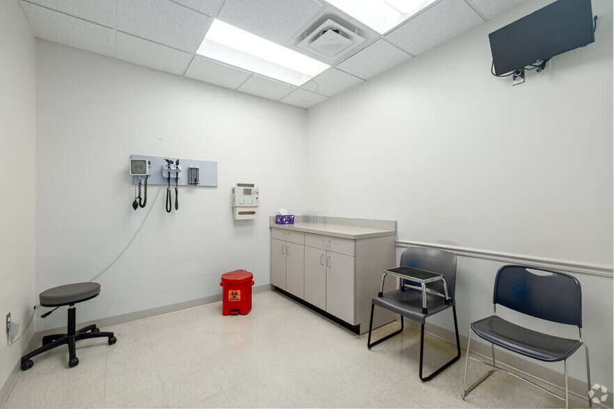 More Photos Of 6020 Meadowridge Center Dr, Elkridge Medical For Lease