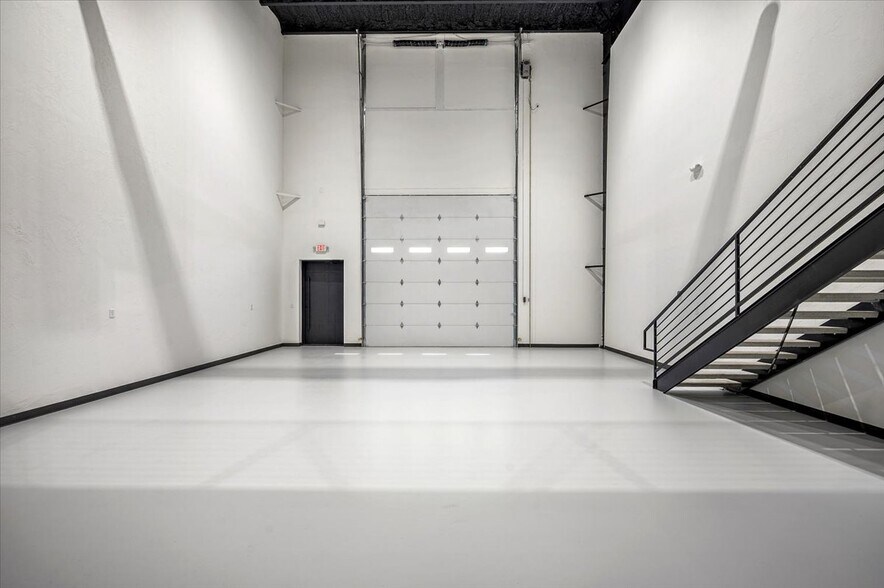 More Photos Of 1229 NW 122nd St, Oklahoma City Light Manufacturing For Sale