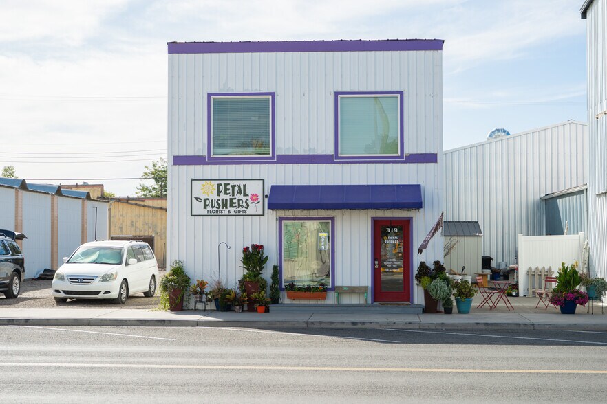 More Photos Of 319 Main St N, Kimberly Warehouse For Sale