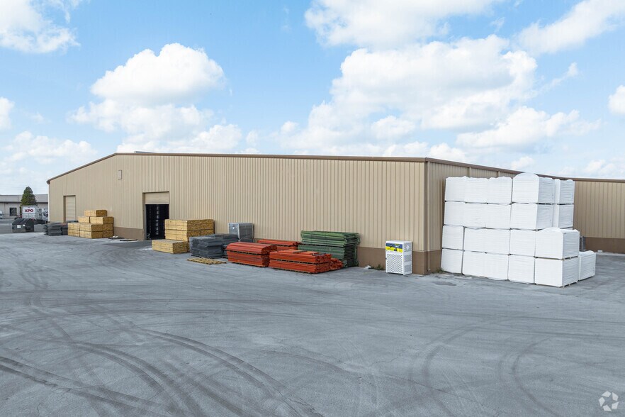 More Photos Of 2443 Commerce Point Dr, Lakeland Light Manufacturing For Lease