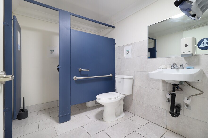 More Photos Of 110 S Garfield Ave, Montebello Medical For Sale