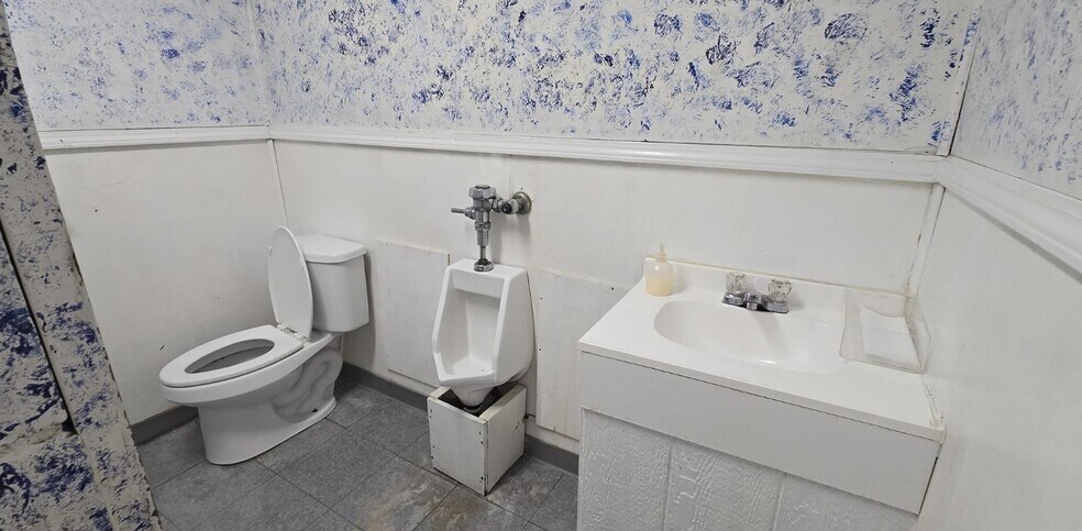 More Photos Of 2009 Falls Blvd N, Wynne Skating Rink For Sale