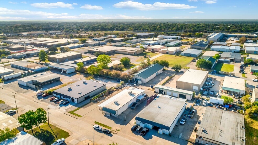 More Photos Of 4201 Clay Ave, Haltom City Warehouse For Lease