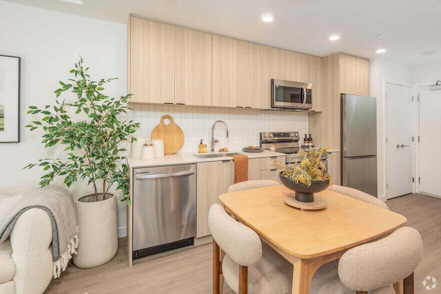 More Photos Of 633 Gardena Dr, Coquitlam Apartments For Sale