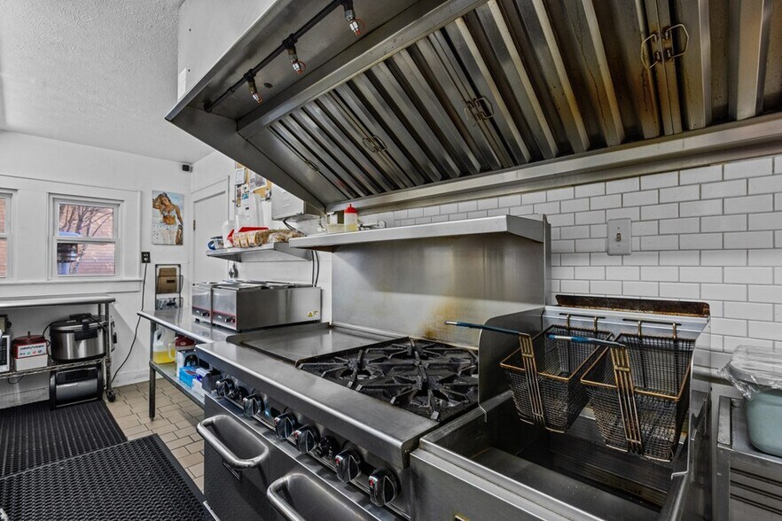 More Photos Of 615 N Sam Houston Ave, Odessa Restaurant For Sale