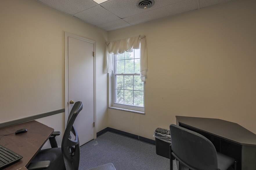 More Photos Of 5830 N High St, Worthington Office For Lease