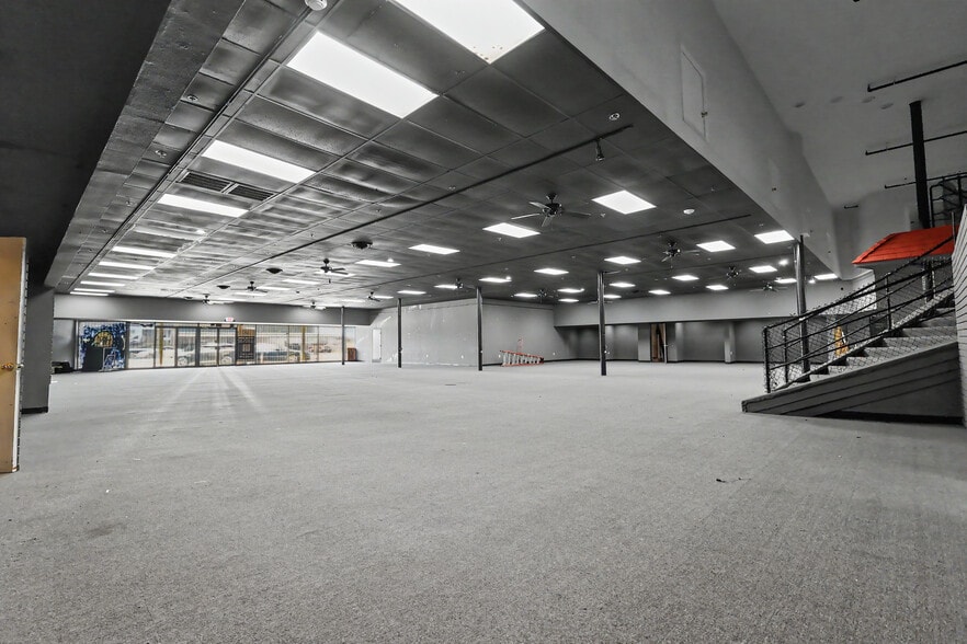 Primary Photo Of 312 E Main St, Grand Prairie Showroom For Lease