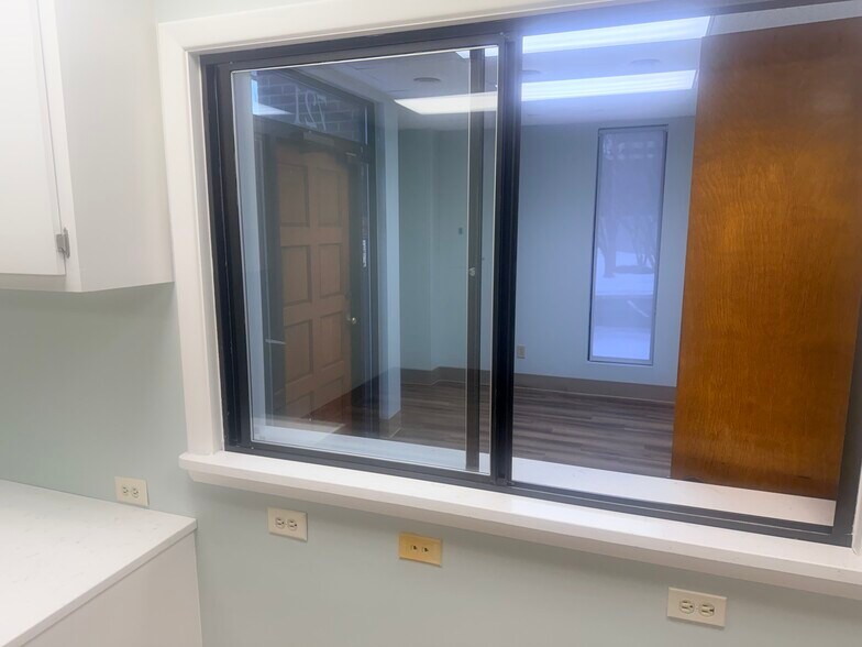 More Photos Of 721 Grove St, Salisbury Medical For Lease
