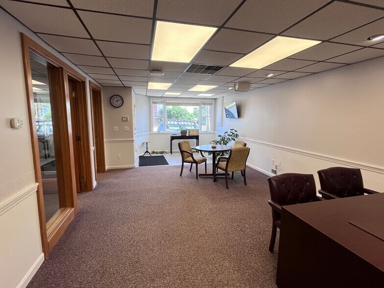 More Photos Of 34 Market St, Amesbury Freestanding For Lease