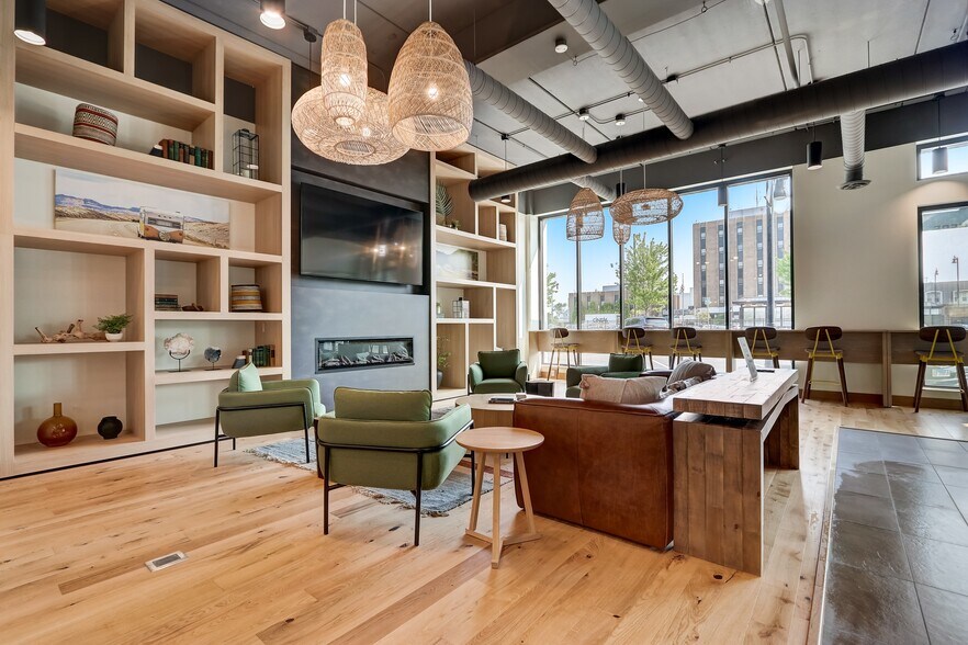 More Photos Of 1423 Ellinwood Ave, Des Plaines Apartments For Lease