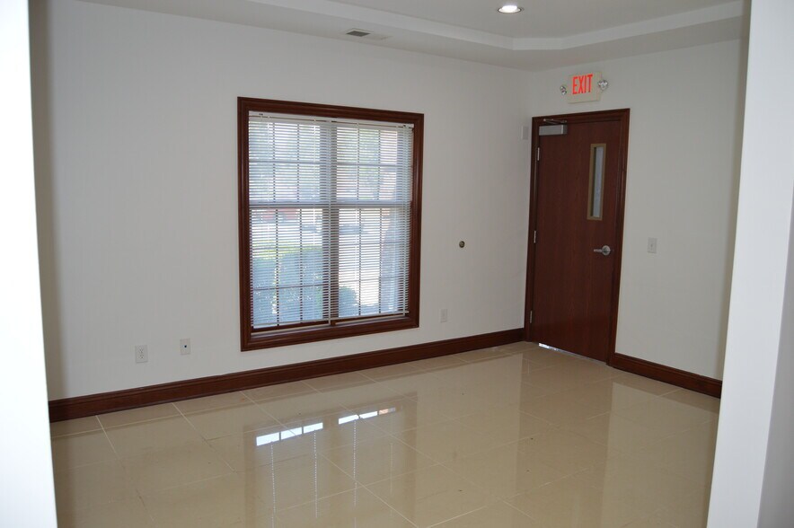 More Photos Of 128 County Line Rd, Westerville Office For Lease