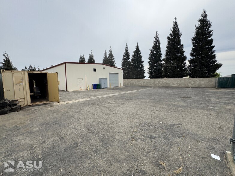 More Photos Of 2222 Zeus Ct, Bakersfield Service For Lease