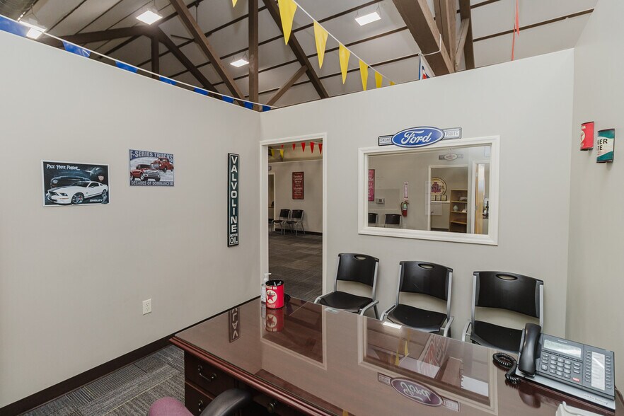 More Photos Of 3101 S Broadway St, Wichita Freestanding For Sale