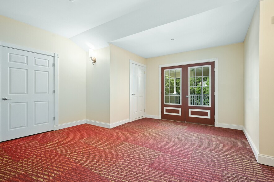 More Photos Of 56 Main St, Stamford Hotel For Sale
