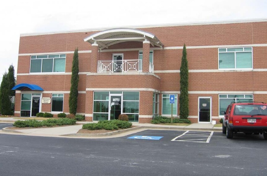 More Photos Of 915-921 Eagles Landing Pky, Stockbridge Medical For Lease