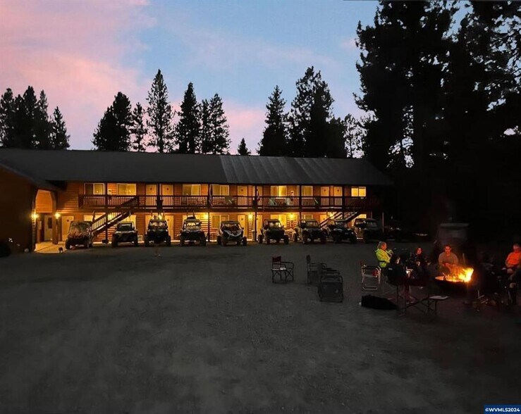 More Photos Of 179 S Mill St, Sumpter Hotel For Sale