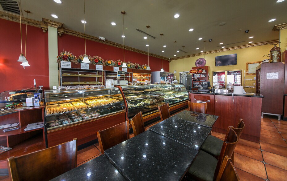 More Photos Of 9060 W Pico Blvd, Los Angeles Restaurant For Lease
