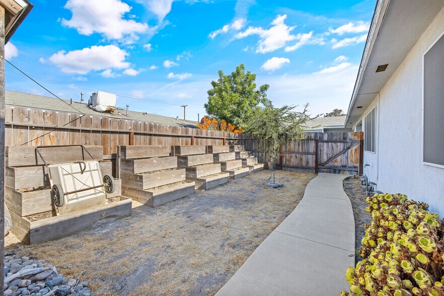 More Photos Of 909 E Noble Ave, Visalia Multifamily For Sale