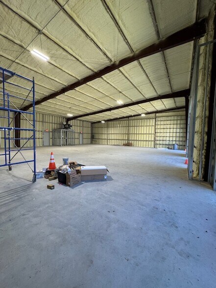 More Photos Of 1316 Sendera Ranch Dr, Magnolia General Retail For Lease