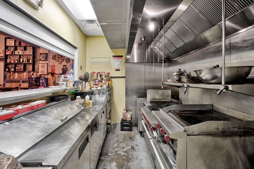 More Photos Of 835-841 NE 3rd Ave, Fort Lauderdale Bar For Sale